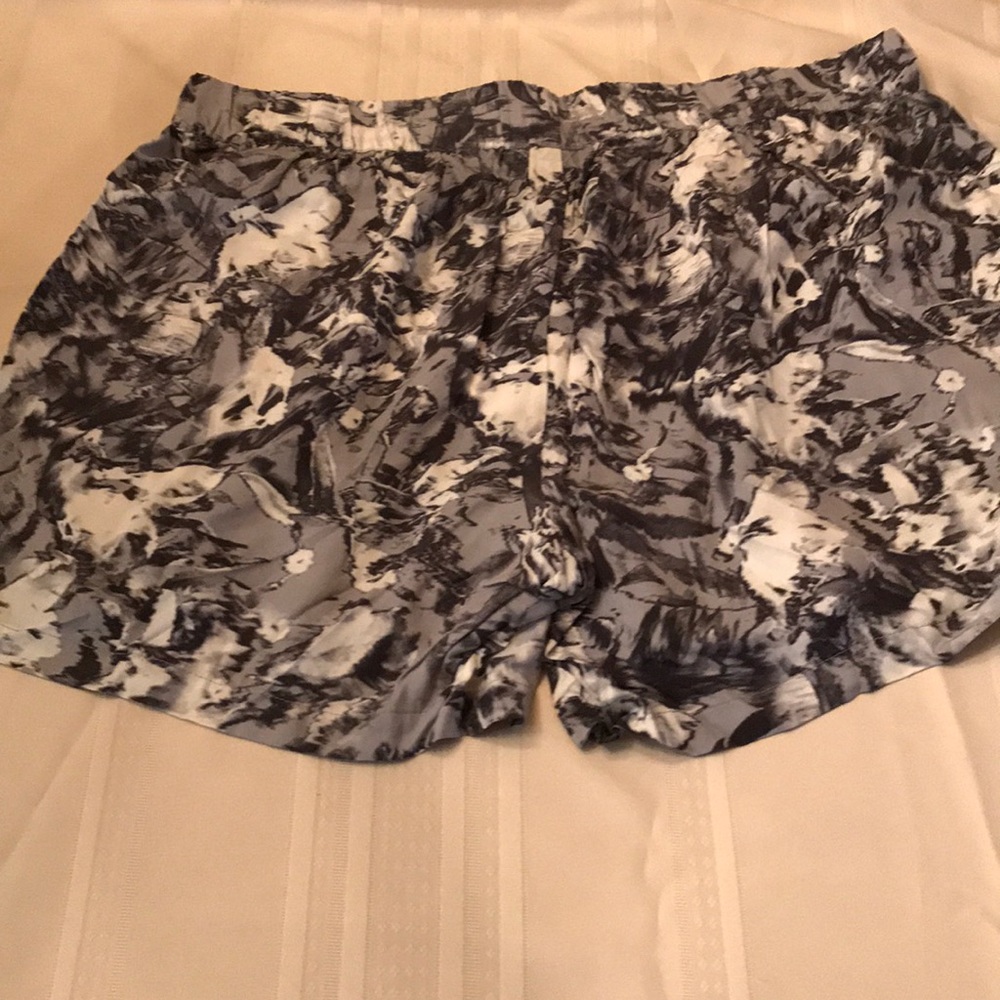 Fabletics Shorts - Picture 2 of 2